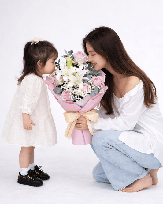 MD11 | Softest Care - White Lily Pink Rose Bouquet