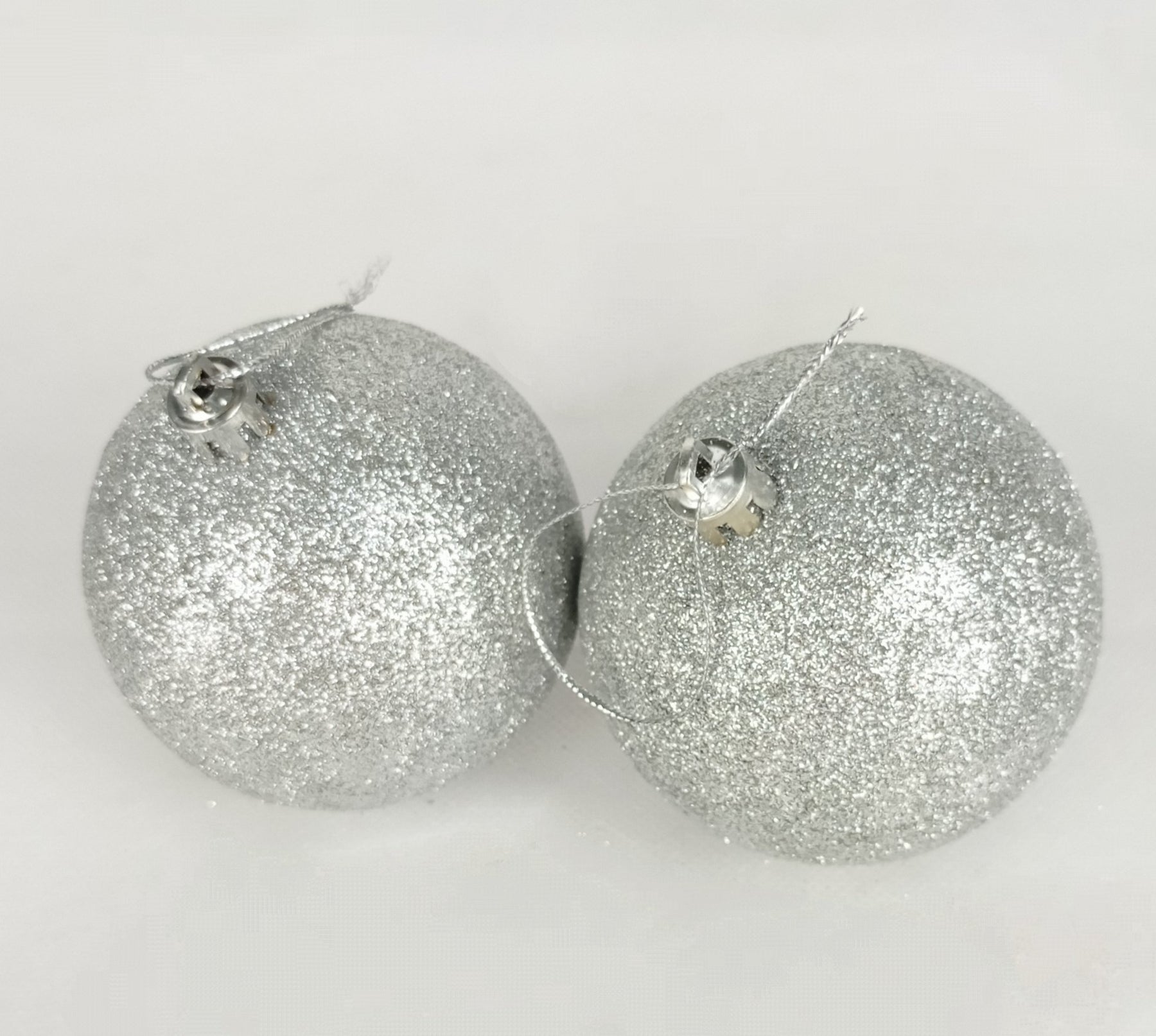 [BUY 1 FREE 1] Christmas Ornaments - Silver Ball (2 pcs)